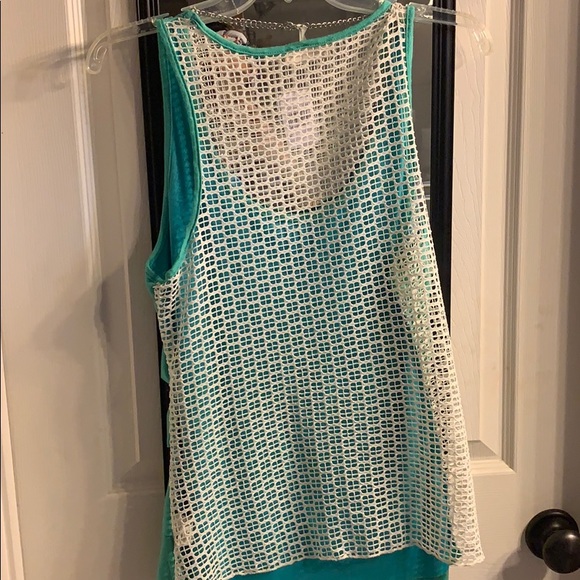 Top with necklace not included - Picture 3 of 4